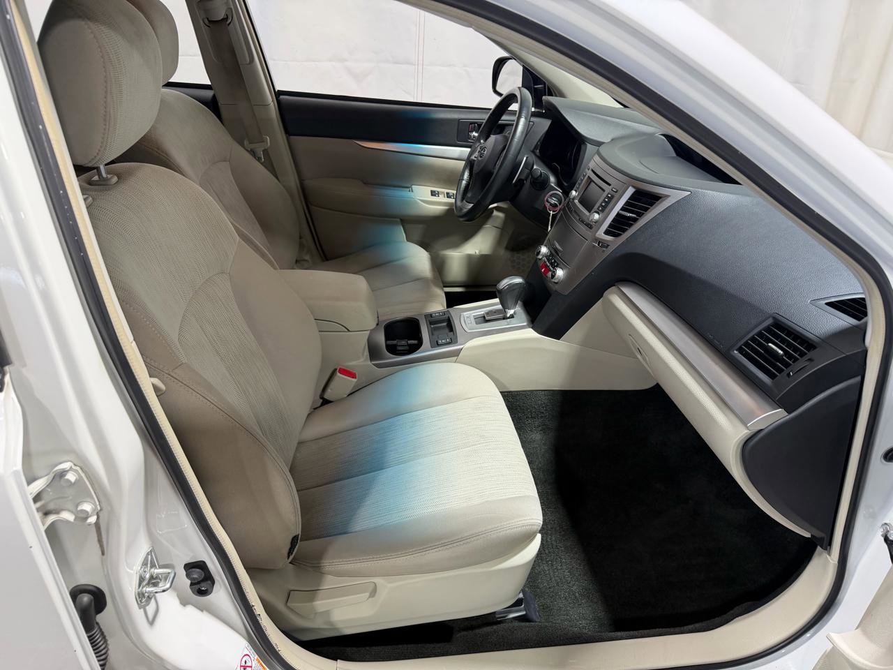 Used 2014 Subaru Outback 2.5i Premium AWD/4WD image 12