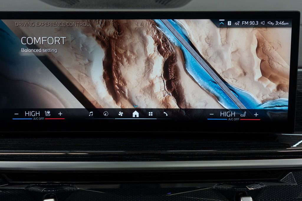 Used 2025 BMW X6 xDrive40i w/ Climate Comfort Package image 27