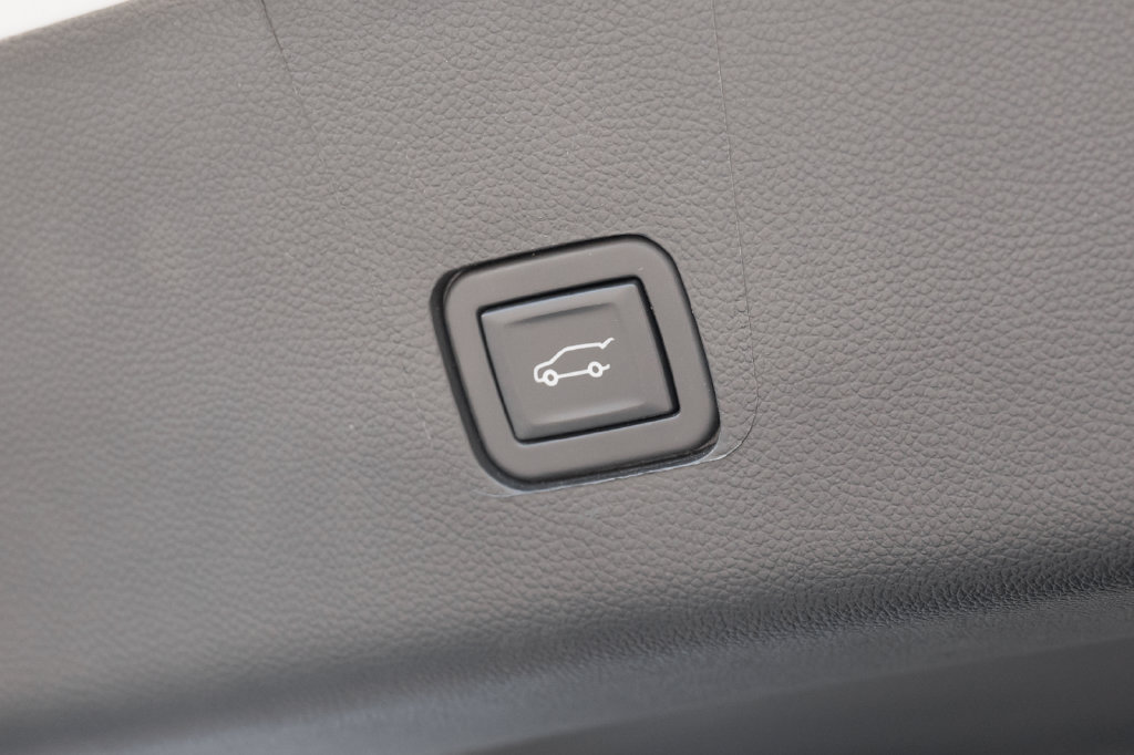 Used 2023 Chevrolet Traverse LT FWD image 38