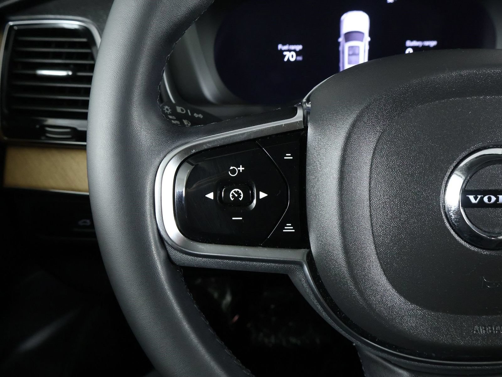 Certified 2023 Volvo XC90 T8 Plus AWD/4WD image 10