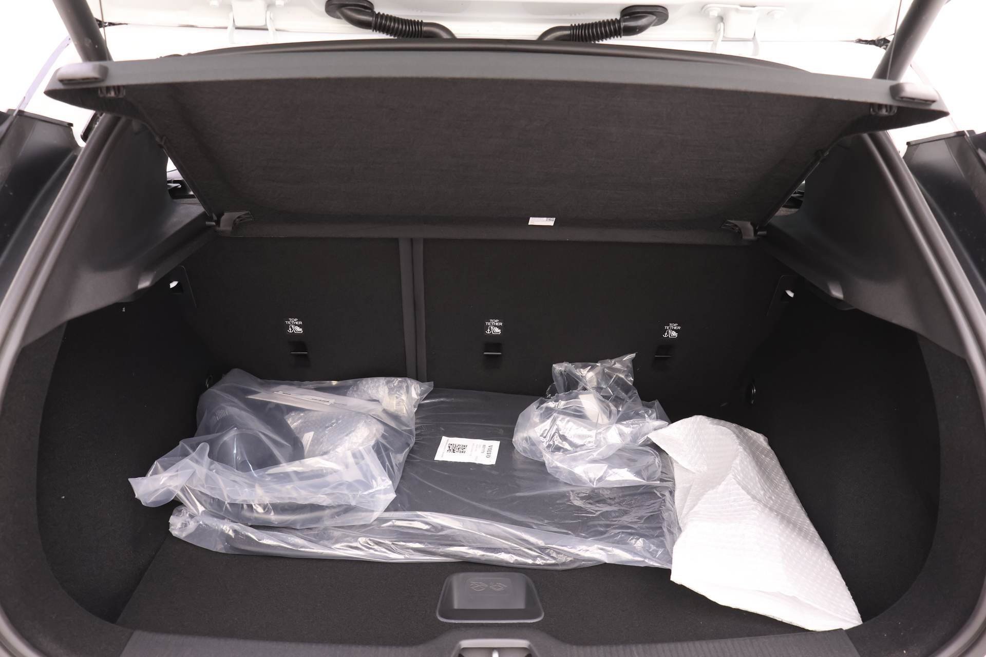 New 2025 Volvo EX30 Ultra w/ Climate Package image 16