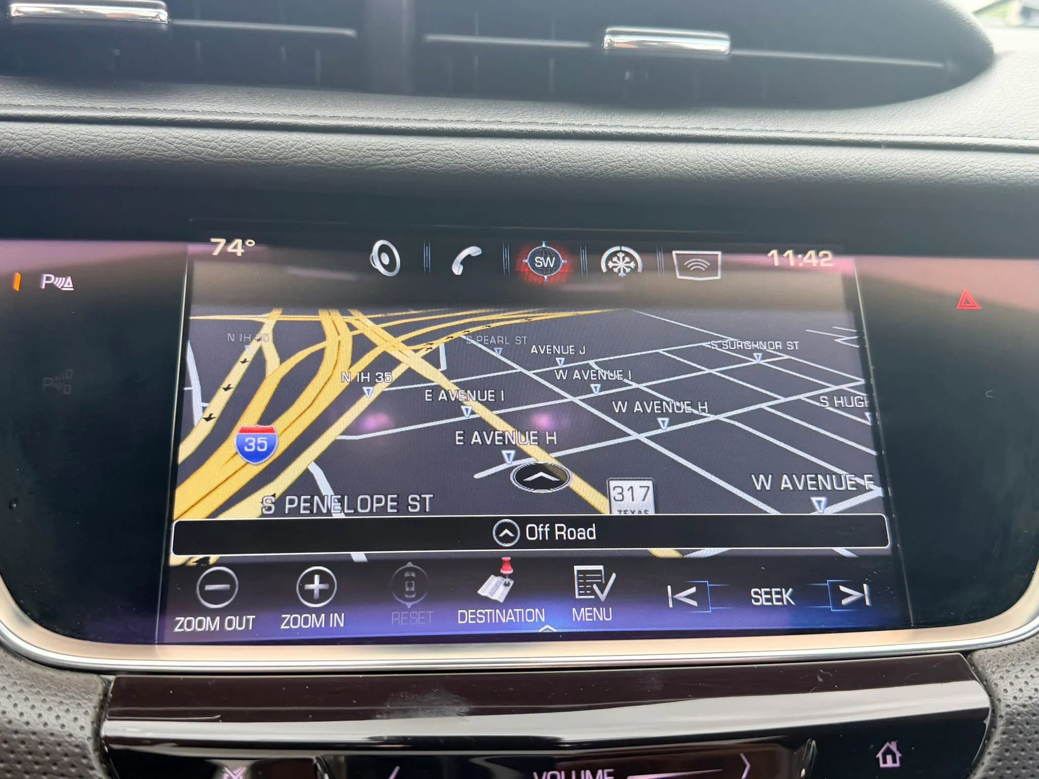 Used 2017 Cadillac XT5 Luxury w/ Driver Awareness Package FWD image 12