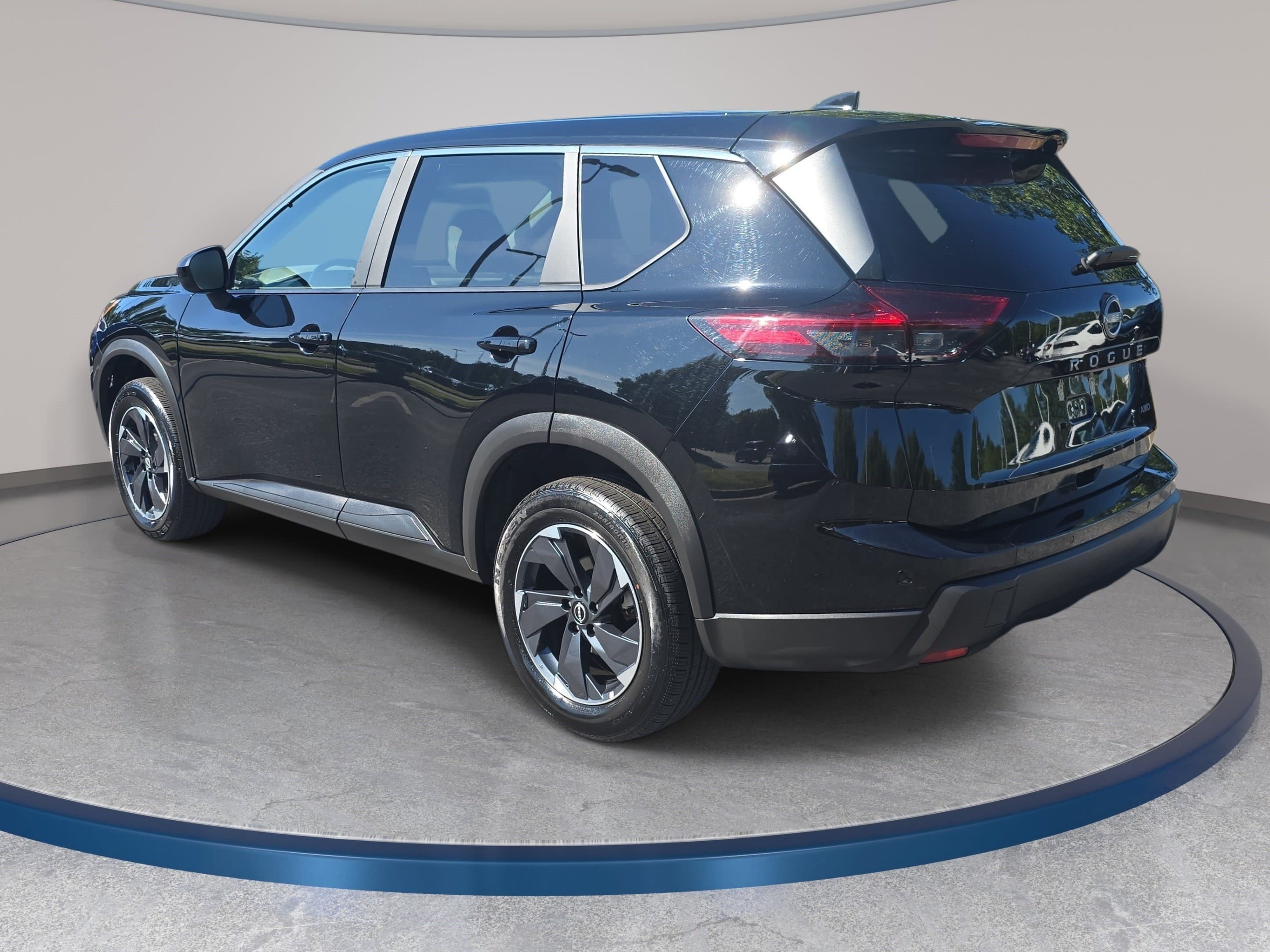 Used 2025 Nissan Rogue SV AWD/4WD image 7
