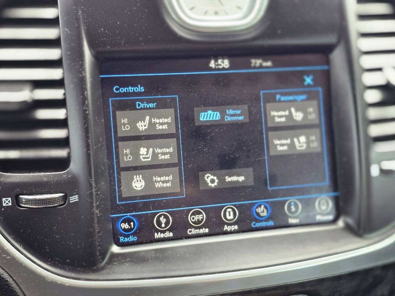Used 2019 Chrysler 300 Limited AWD/4WD image 31