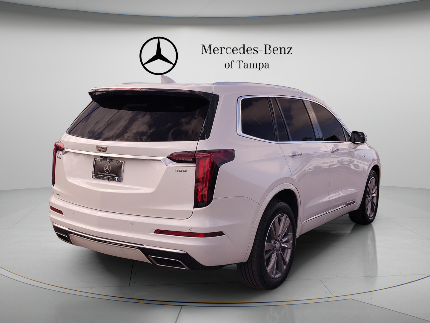 Used 2022 Cadillac XT6 Premium Luxury w/ Technology Package AWD/4WD image 3