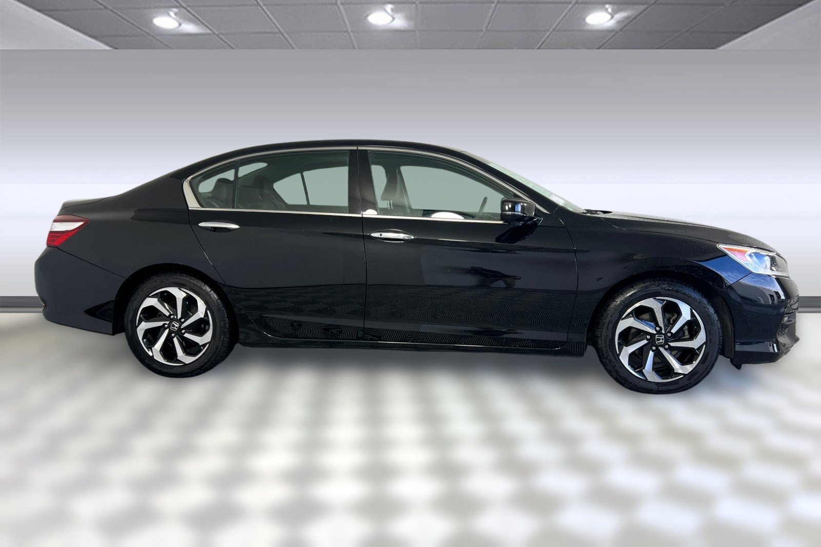 Used 2017 Honda Accord EX-L image 7