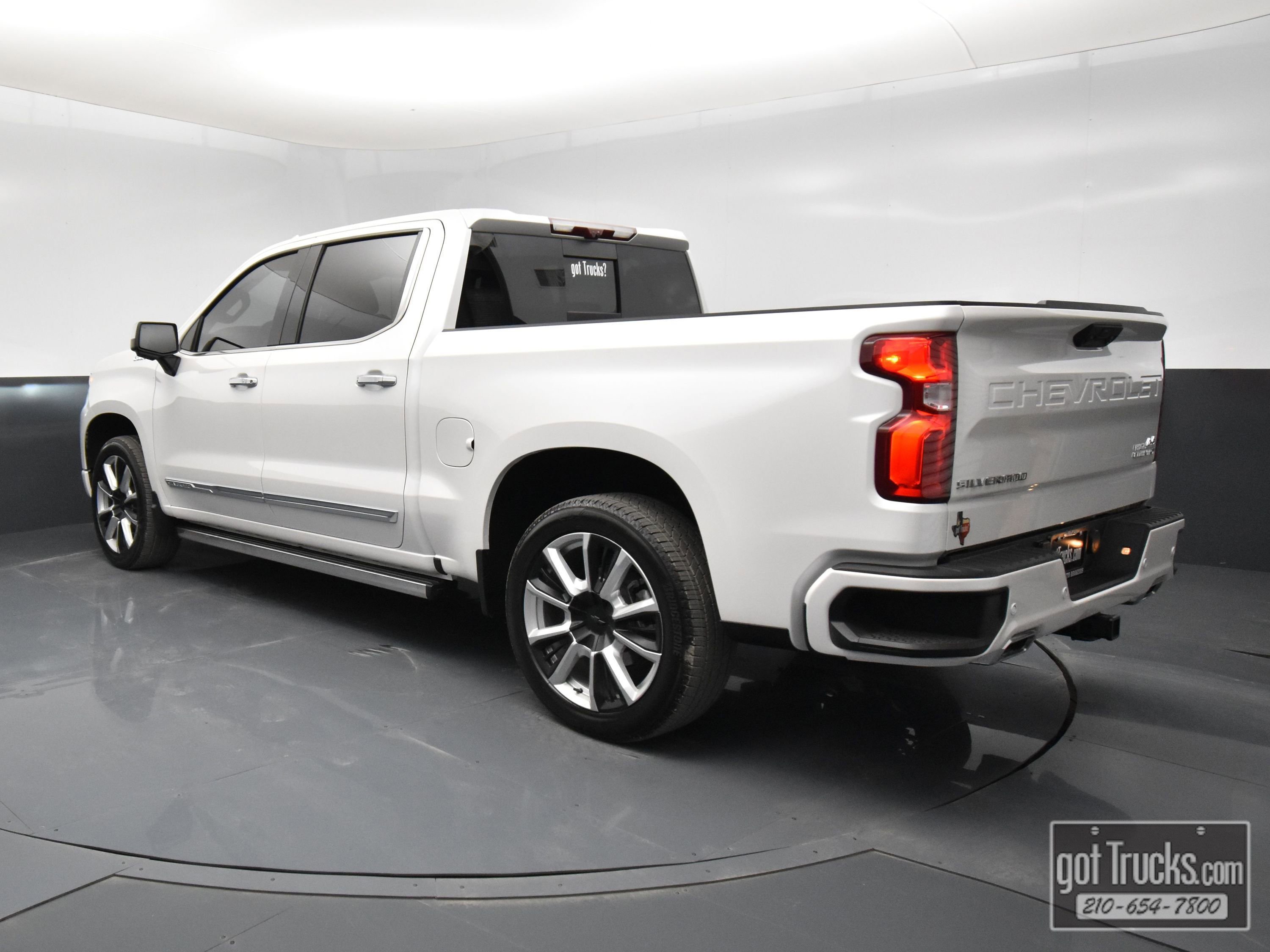Used 2025 Chevrolet Silverado 1500 High Country image 4