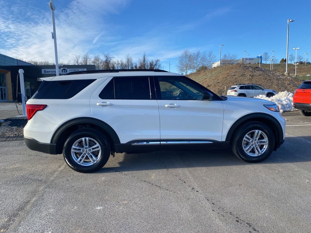 Used 2022 Ford Explorer XLT w/ Equipment Group 202A image 2