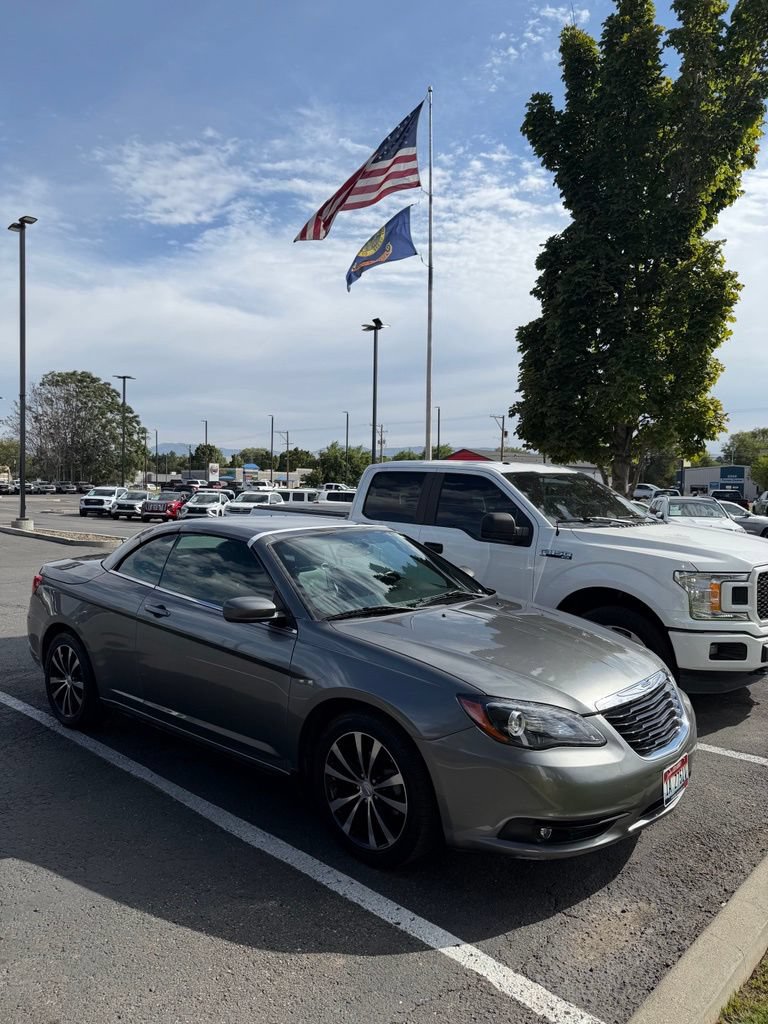 Used 2012 Chrysler 200 S FWD image 10