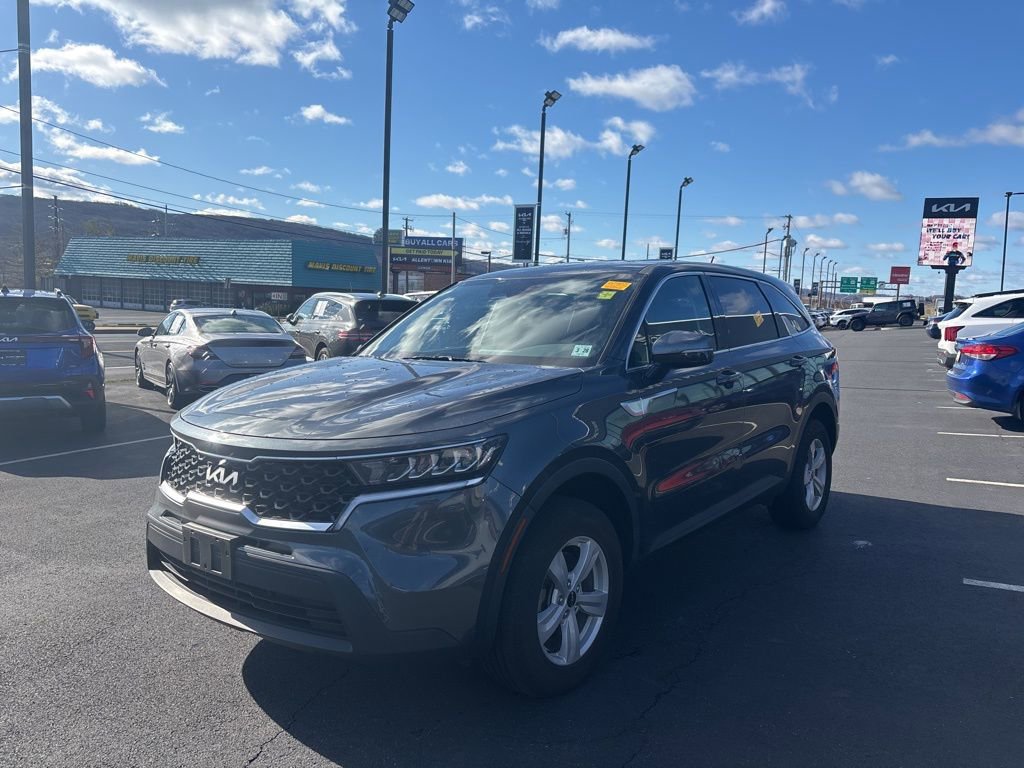 Certified 2023 Kia Sorento LX image 7
