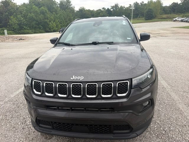 Used 2024 Jeep Compass Latitude AWD/4WD image 3