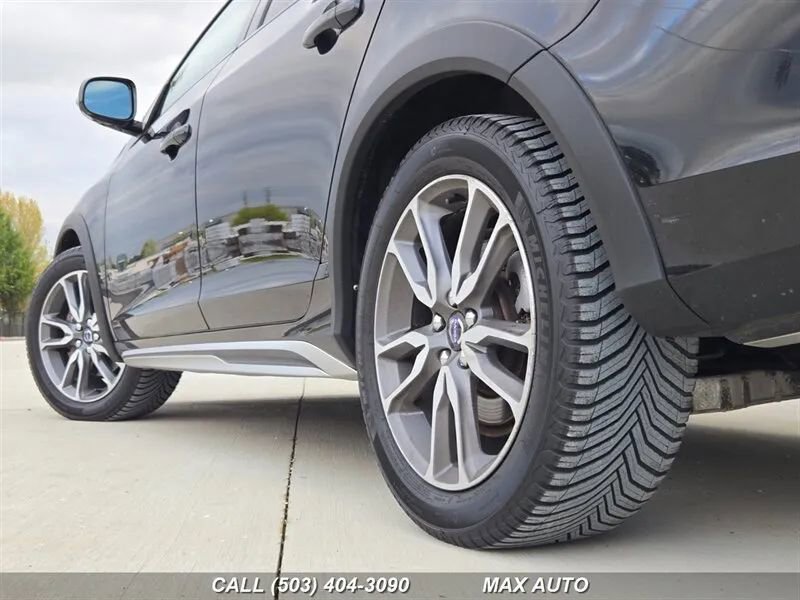 Used 2016 Volvo V60 T5 Cross Country image 32