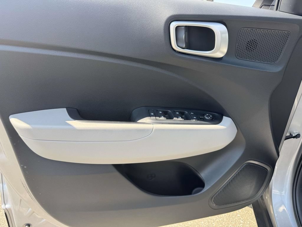 Used 2023 Hyundai Venue SEL w/ Cargo Package FWD image 16