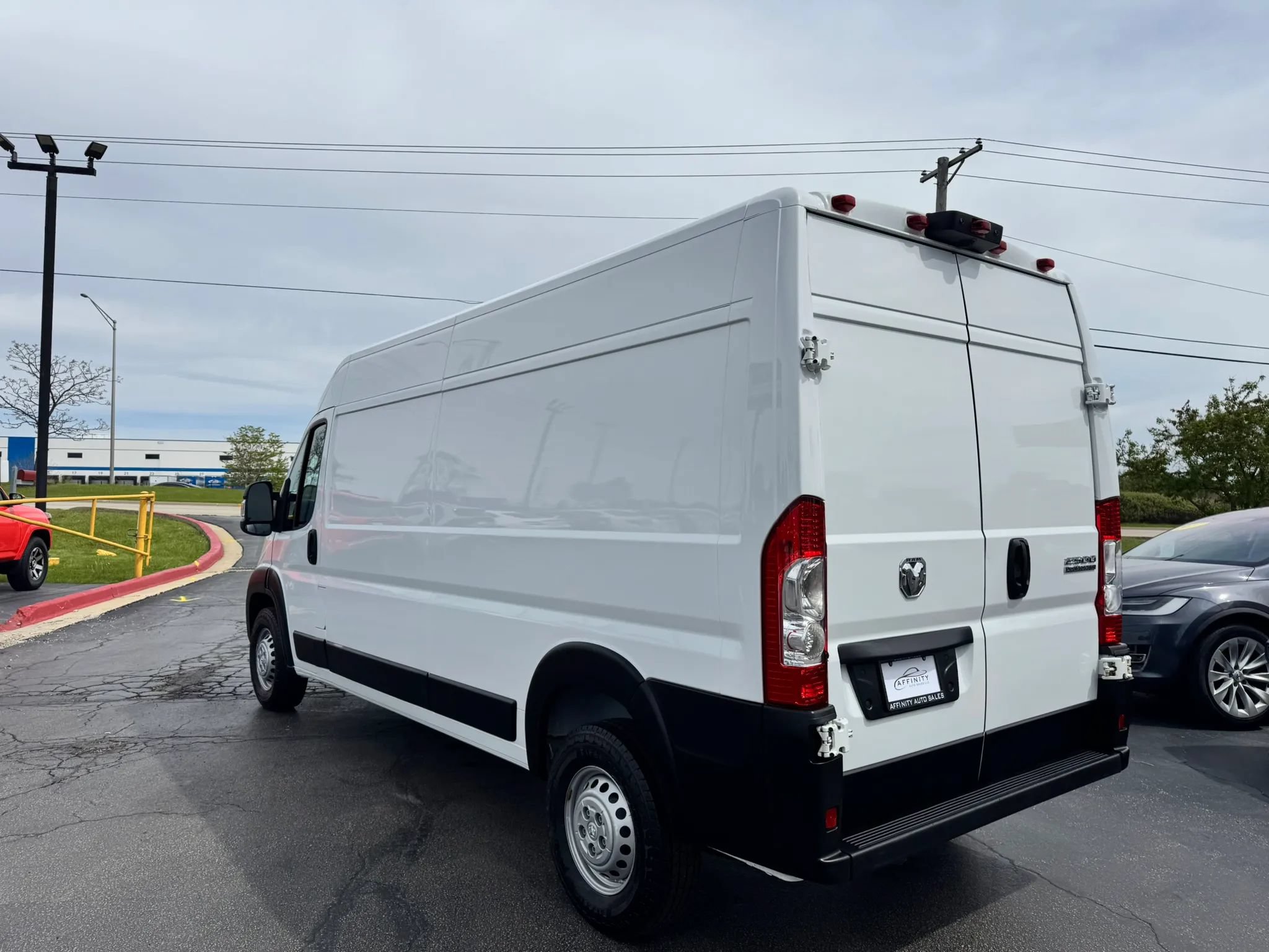 Used 2025 RAM ProMaster 2500 w/ Convenience Group FWD image 3