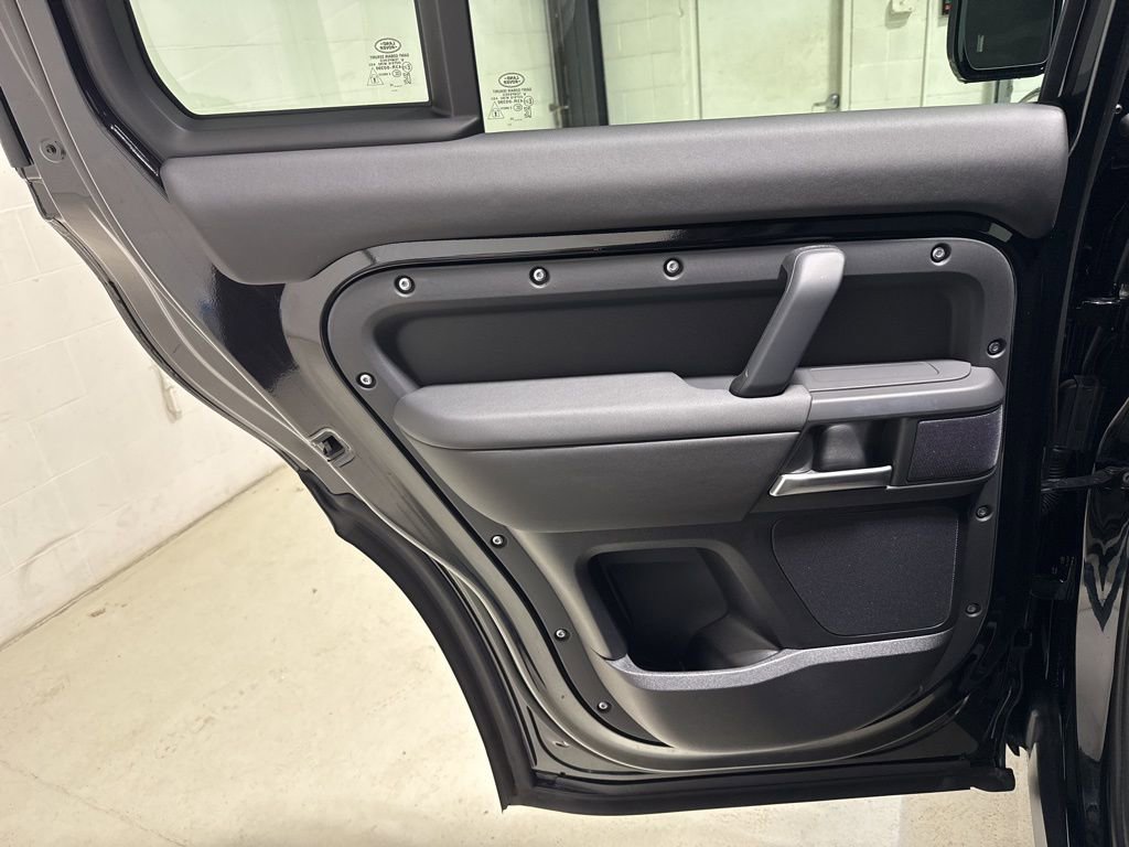 Used 2025 Land Rover Defender 110 S image 37