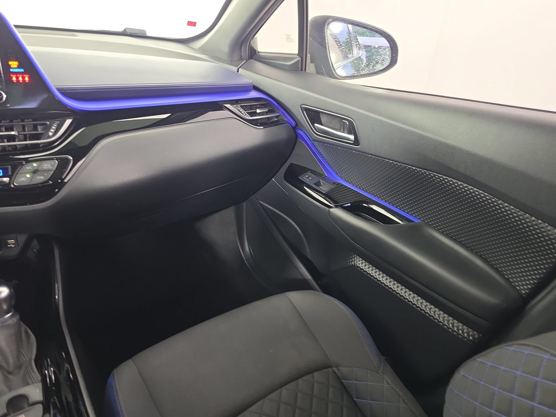 Used 2021 Toyota C-HR XLE FWD image 33