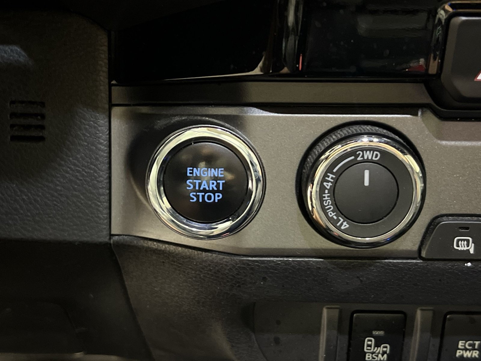 Used 2016 Toyota Tacoma TRD Sport AWD/4WD image 33