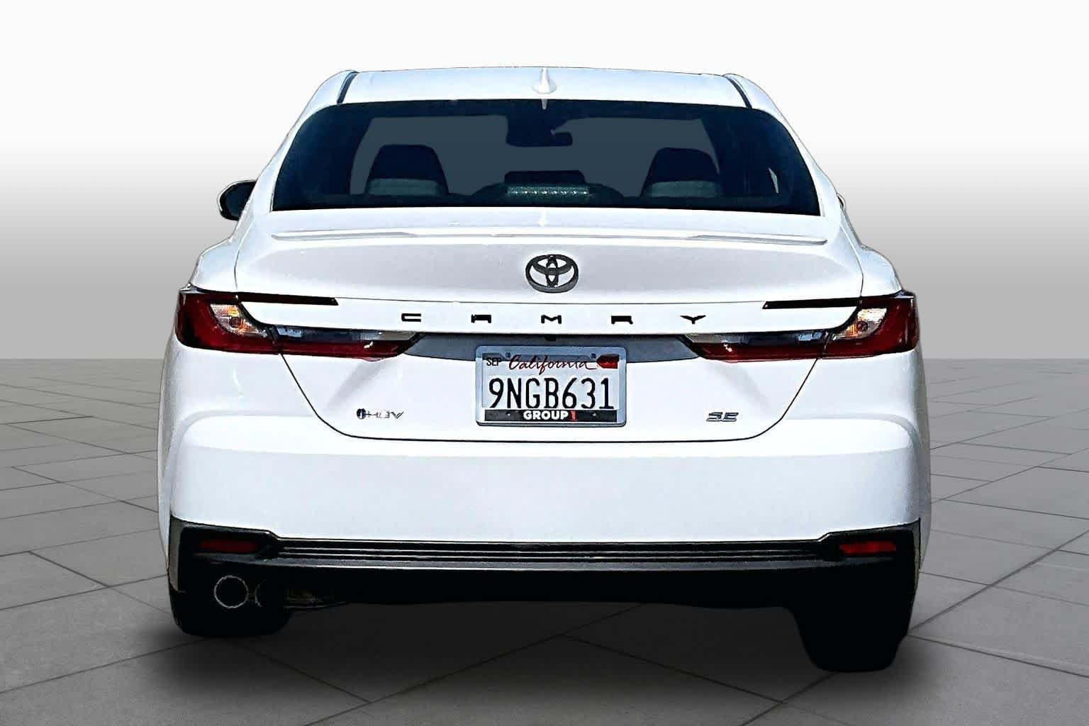 Used 2025 Toyota Camry SE FWD image 4