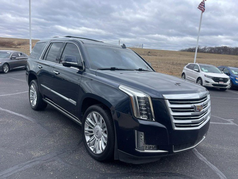 Used 2018 Cadillac Escalade Platinum image 2
