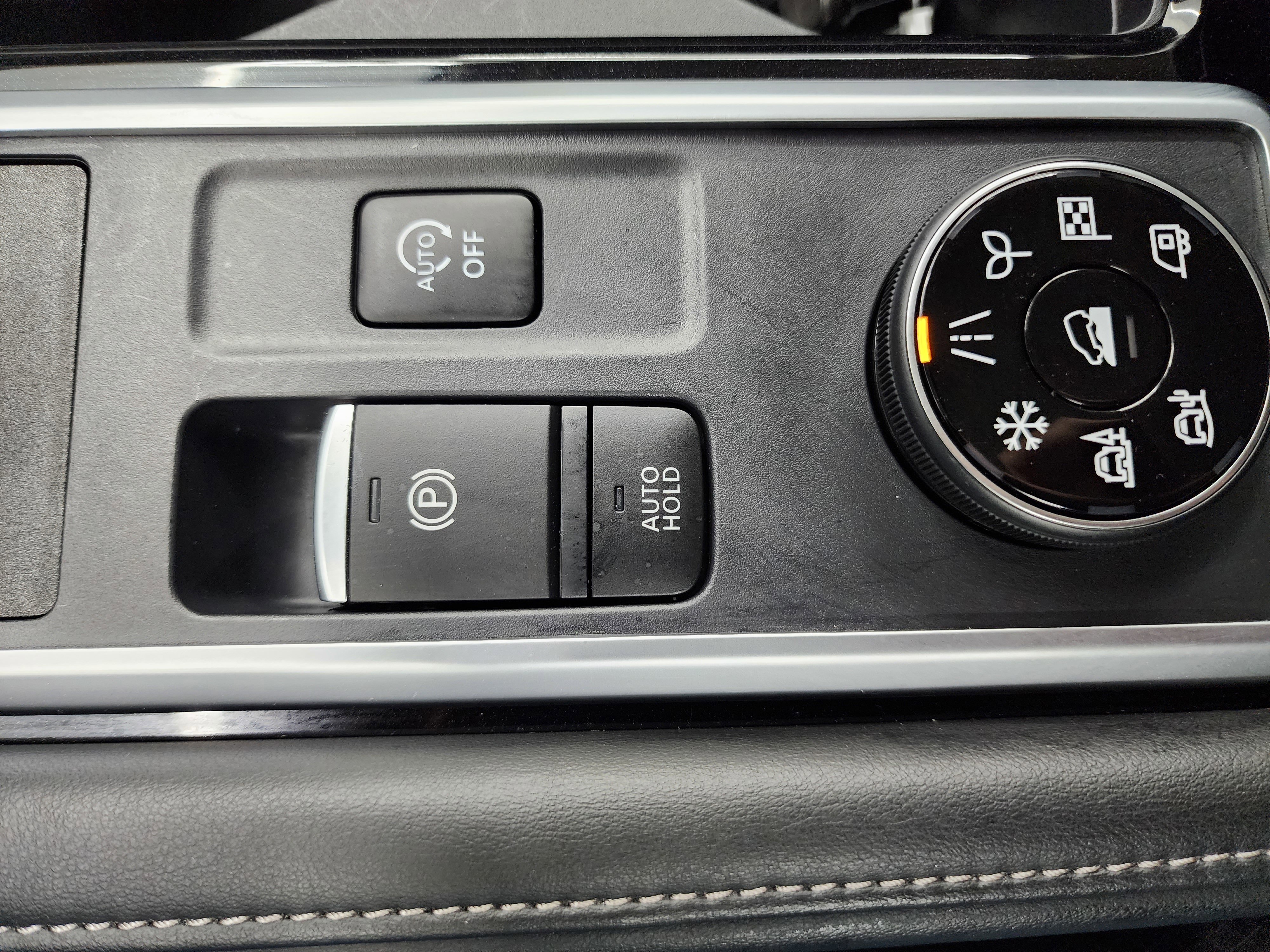 Used 2025 Nissan Pathfinder SV image 48