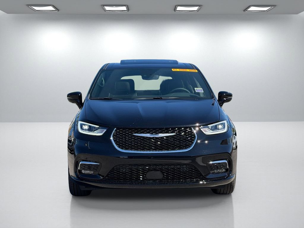 New 2026 Chrysler Pacifica Limited AWD/4WD image 9
