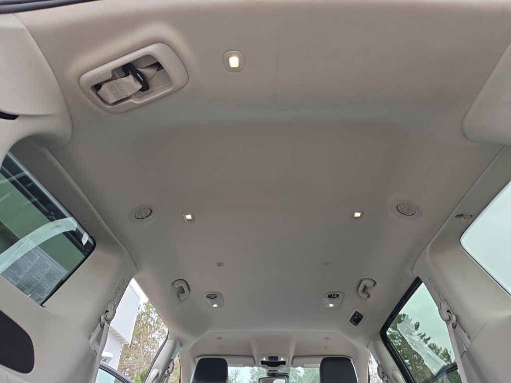 Used 2023 Chrysler Pacifica Touring-L FWD image 35