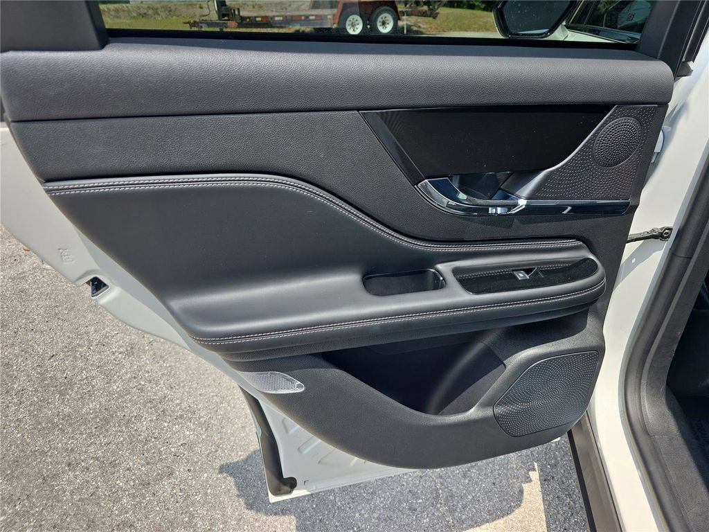 Certified 2024 Lincoln Corsair FWD image 11
