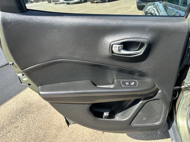 Used 2019 Jeep Compass Limited AWD/4WD image 33