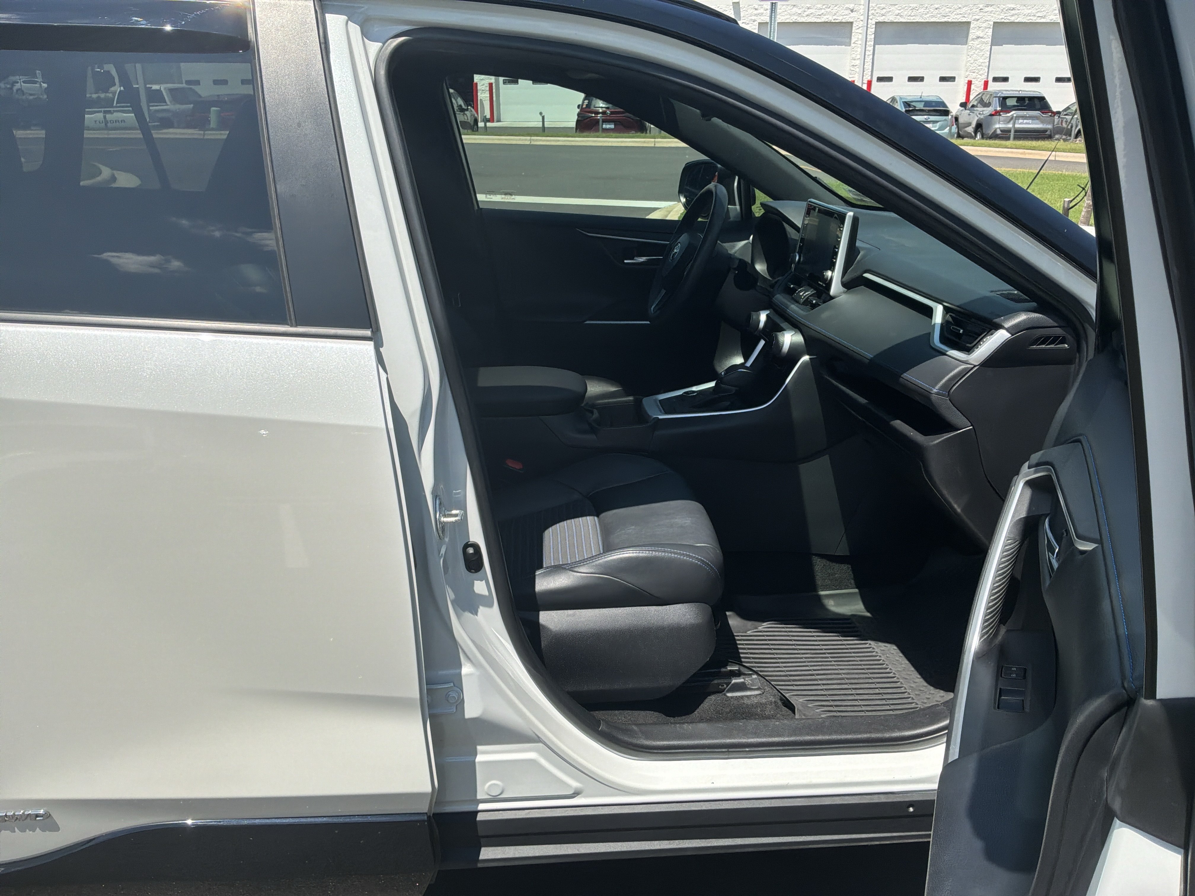 Used 2022 Toyota RAV4 XSE AWD/4WD image 33