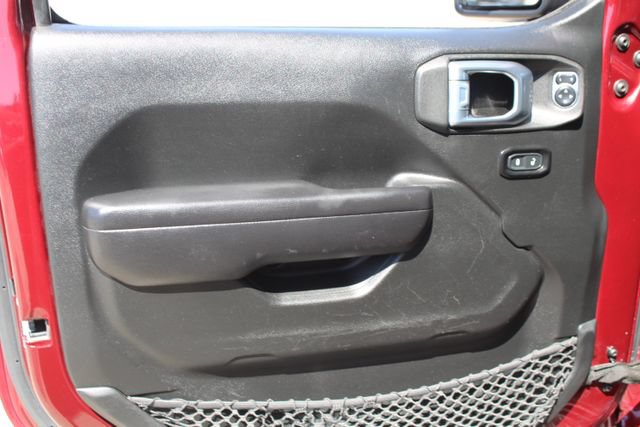 Used 2021 Jeep Gladiator Rubicon AWD/4WD image 18