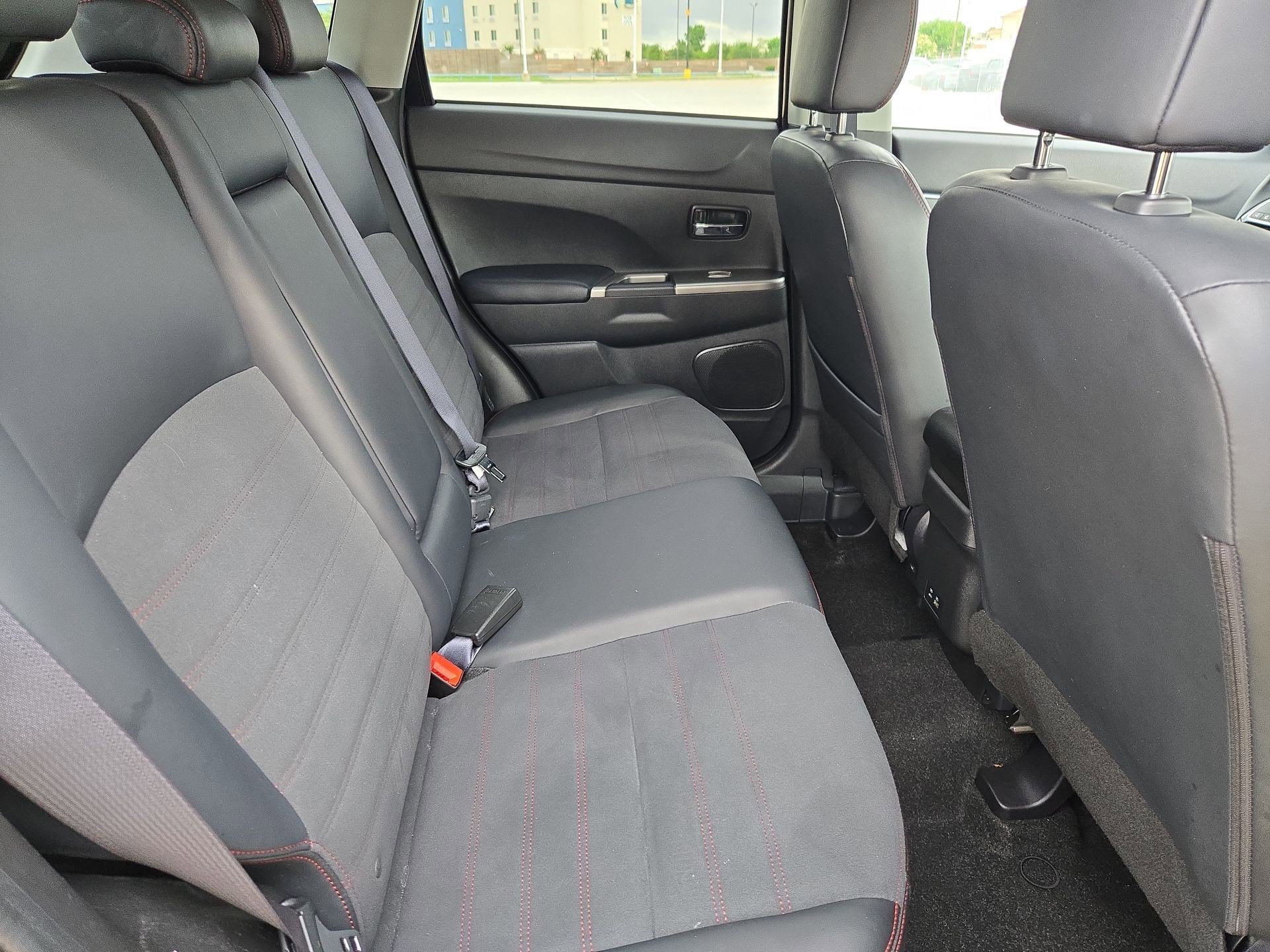 Used 2025 Mitsubishi Outlander Sport AWD image 30