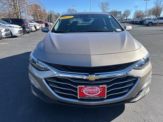 Used 2025 Chevrolet Malibu LT image 2