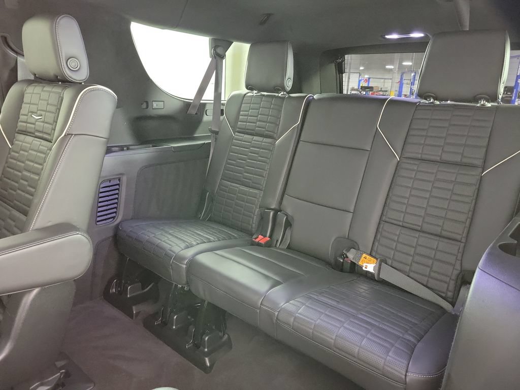 Used 2024 Cadillac Escalade ESV Premium Luxury Platinum AWD/4WD image 11