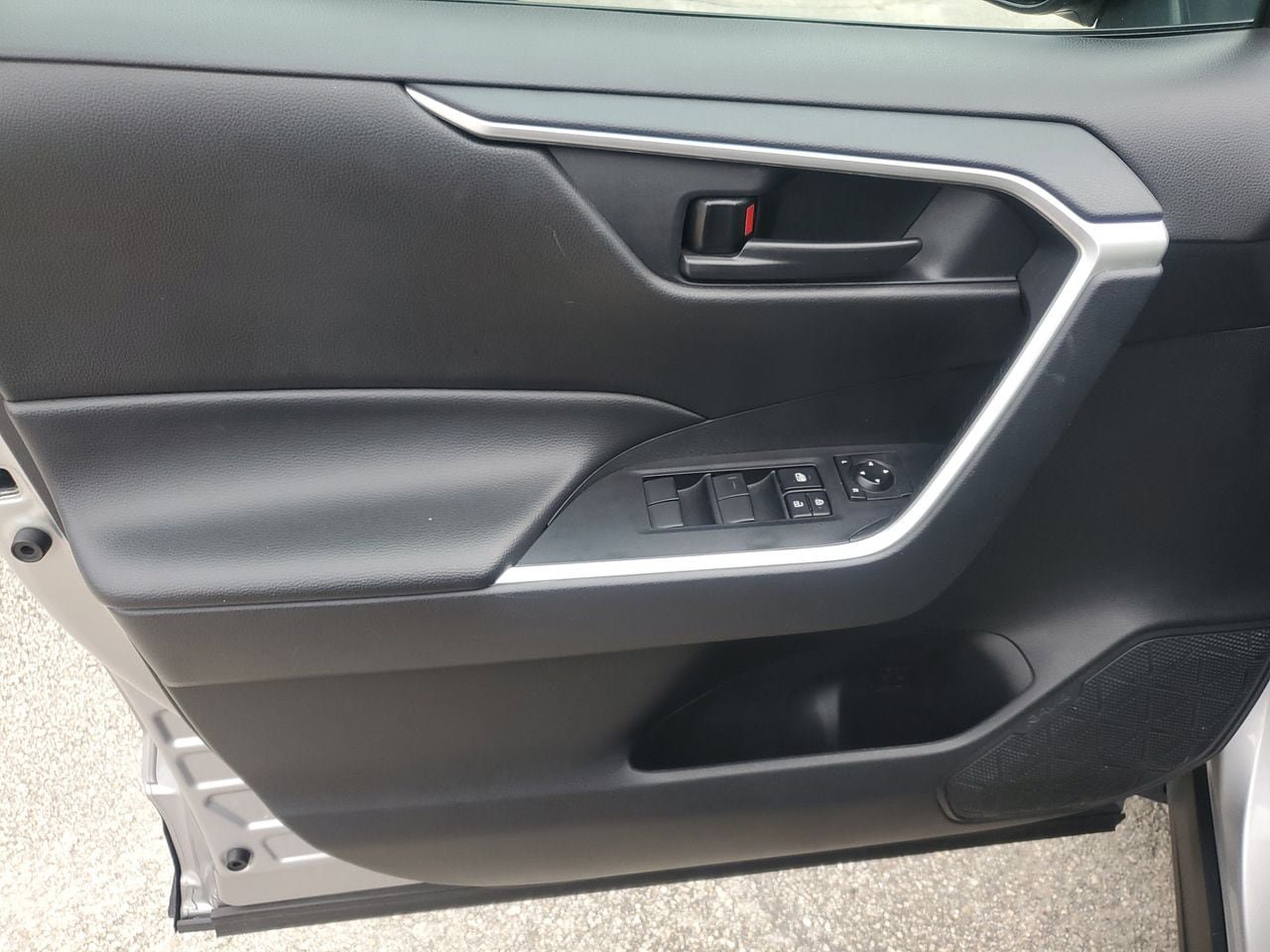 Used 2024 Toyota RAV4 LE FWD image 13