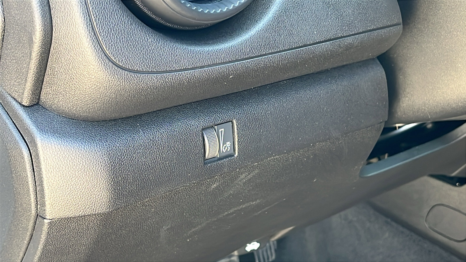 Used 2024 Chevrolet Colorado W/T RWD image 13