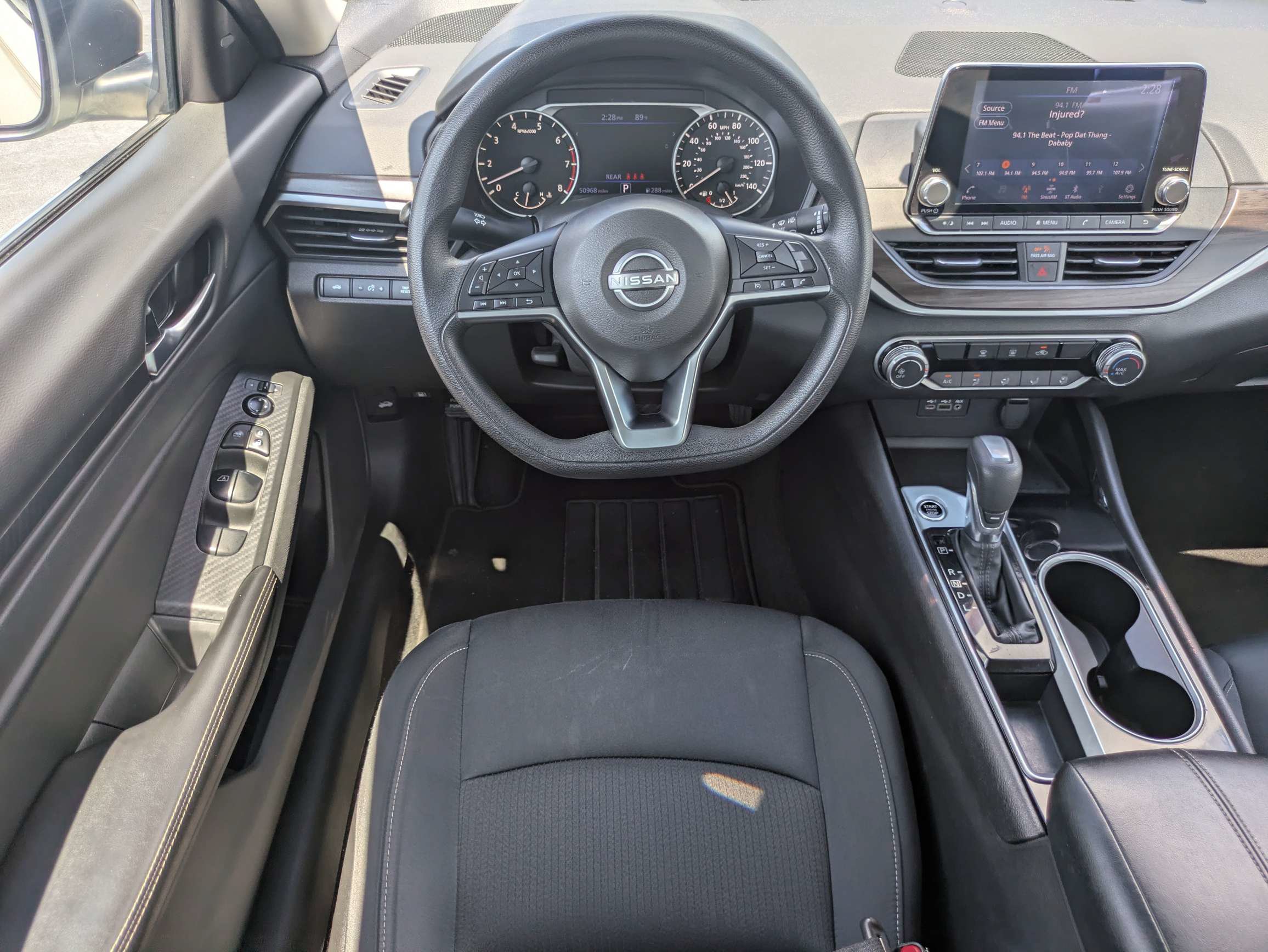 Used 2024 Nissan Altima 2.5 SV FWD image 4