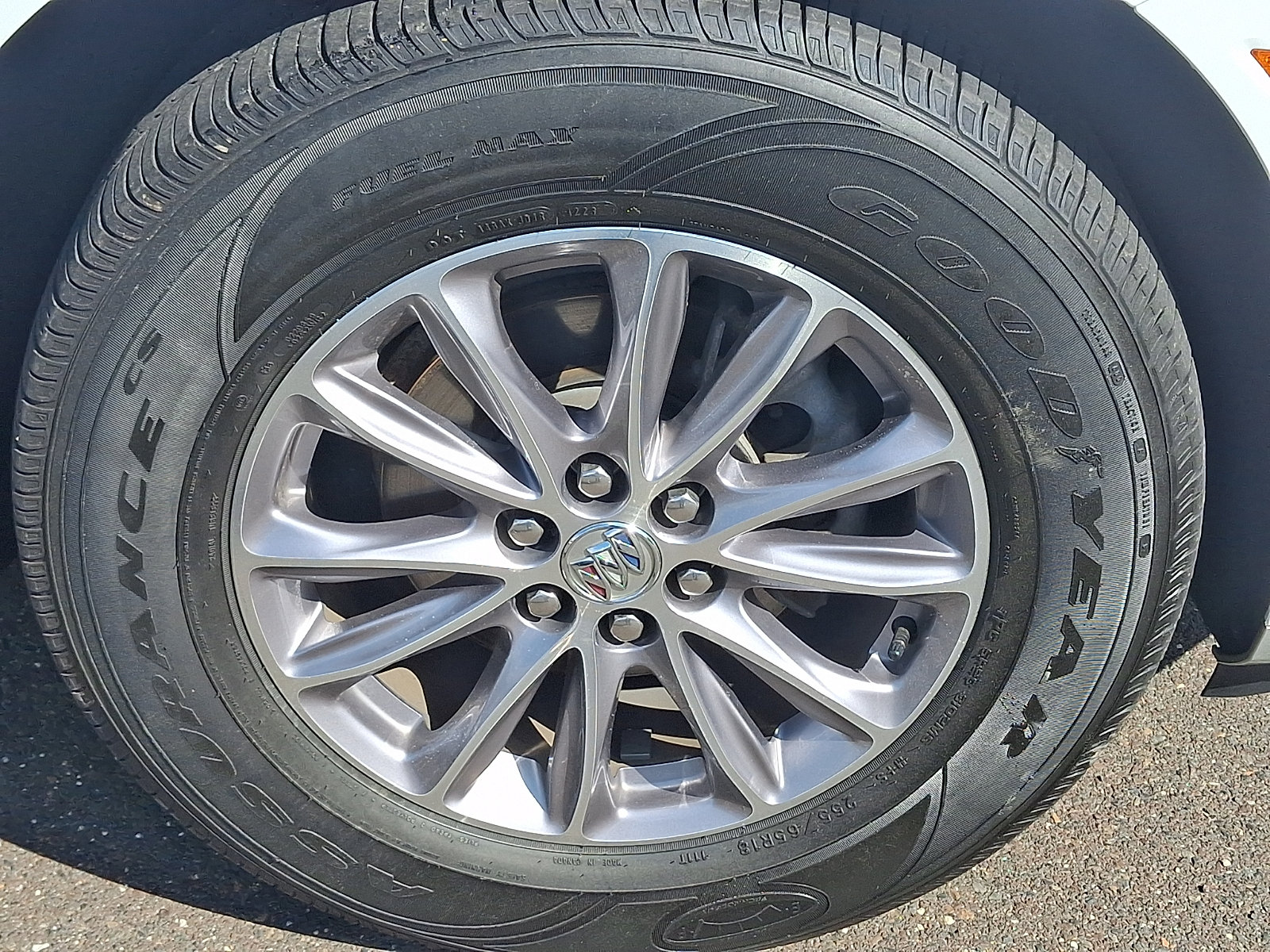 Used 2023 Buick Enclave Essence AWD/4WD image 8