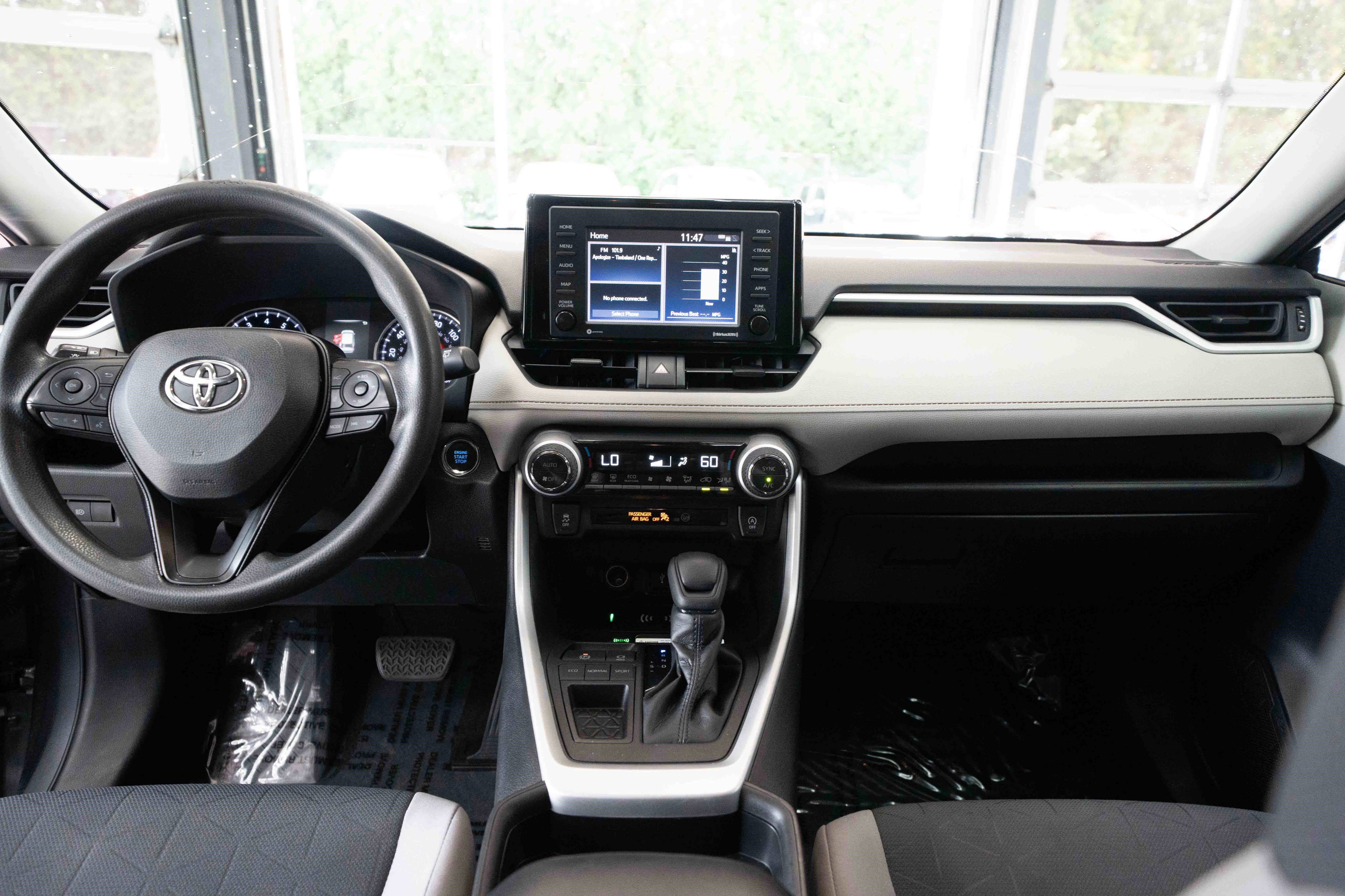 Used 2021 Toyota RAV4 XLE FWD image 18
