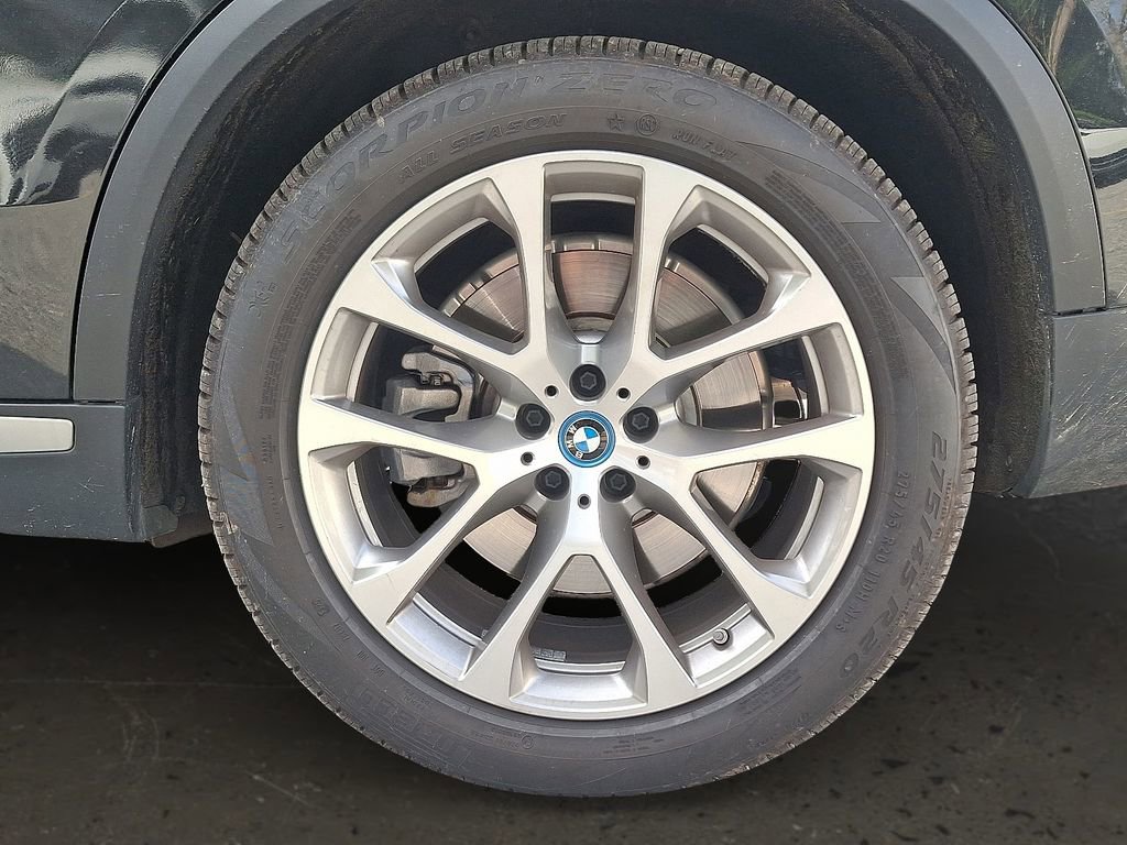 Certified 2024 BMW X5 xDrive50e w/ Climate Comfort Package image 8
