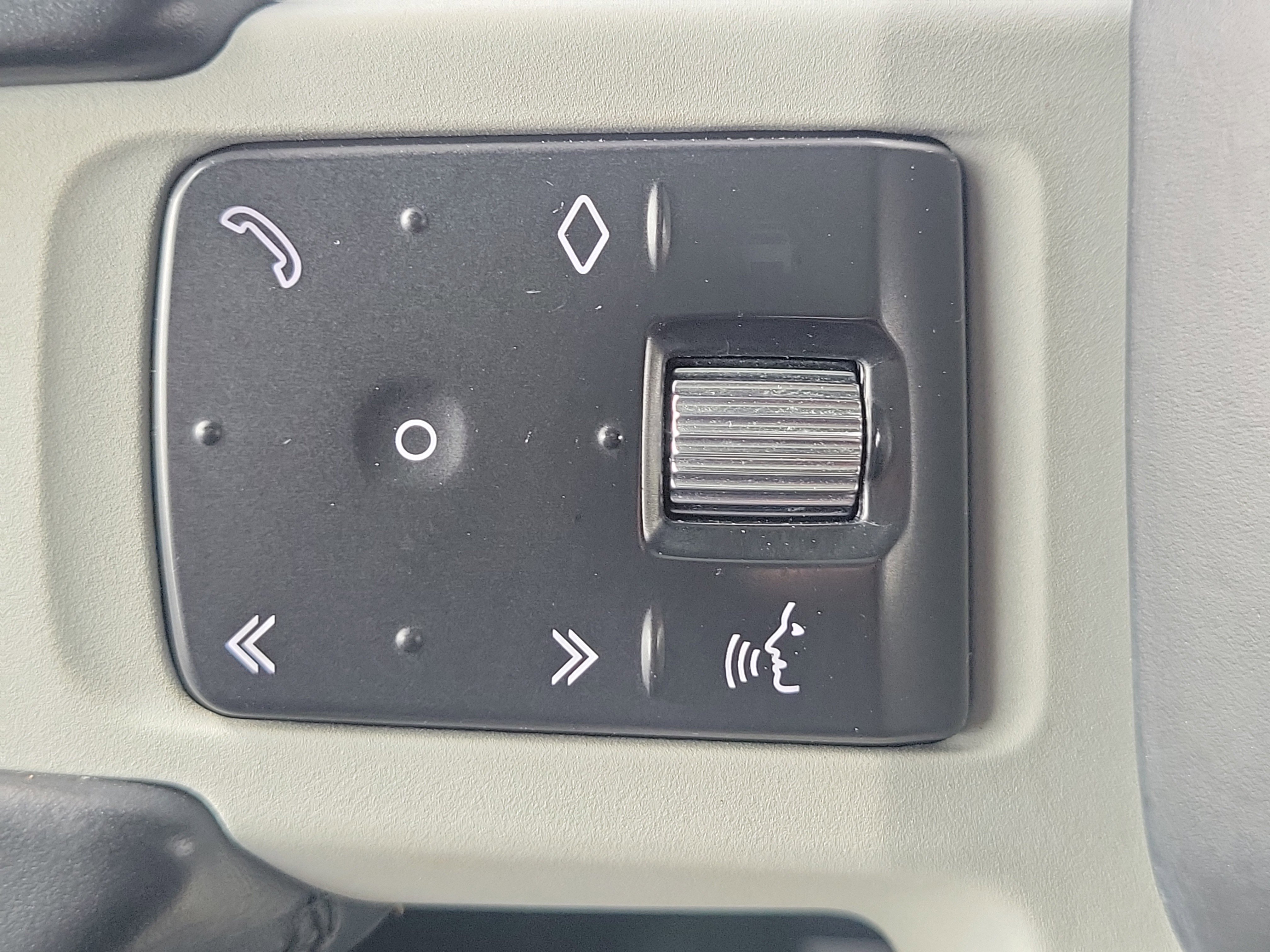 Used 2022 Land Rover Defender 110 XS Edition AWD/4WD image 23