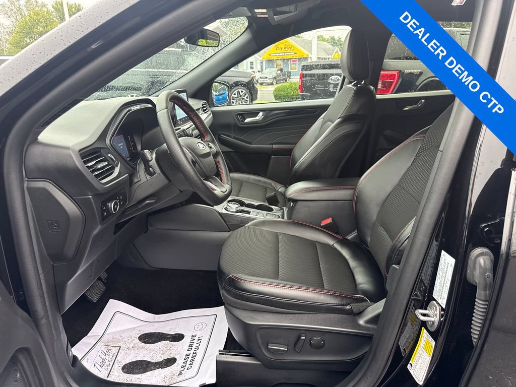 Used 2025 Ford Escape ST-Line Select AWD/4WD image 19