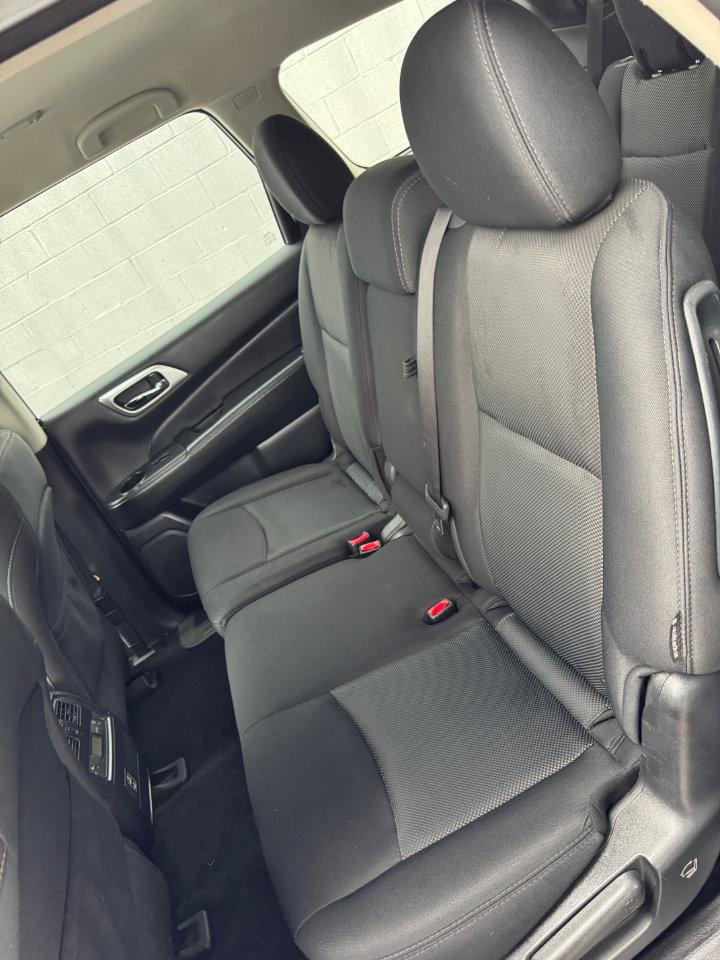 Used 2018 Nissan Pathfinder SV image 18