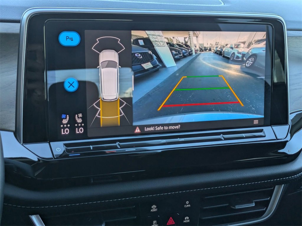 Used 2025 Volkswagen Atlas SE image 16