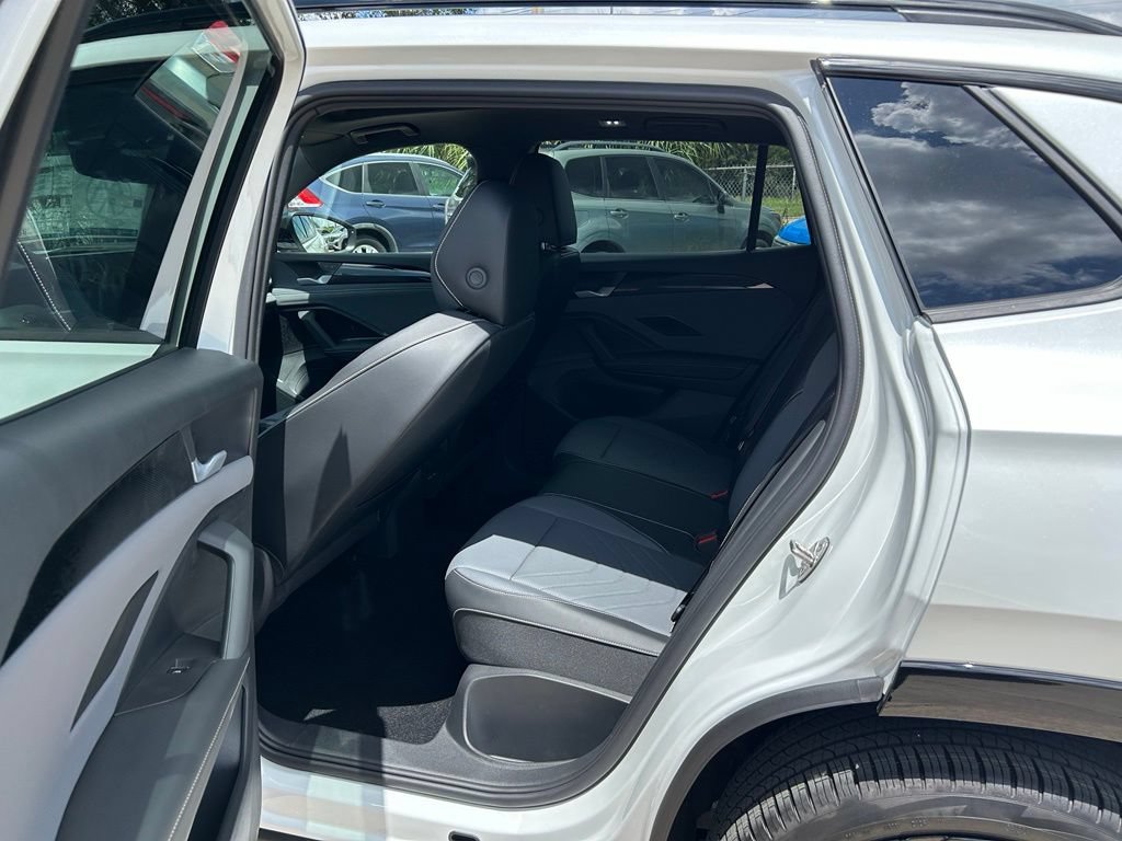 New 2026 Volkswagen Tiguan SE R-Line FWD image 47