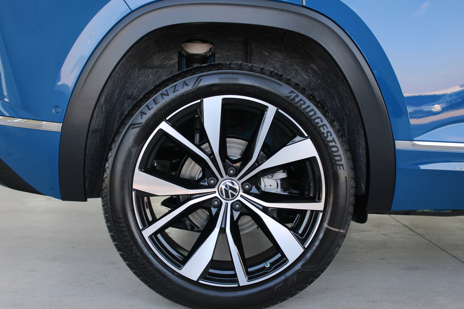 New 2025 Volkswagen Atlas Cross Sport SEL Premium R-Line image 20