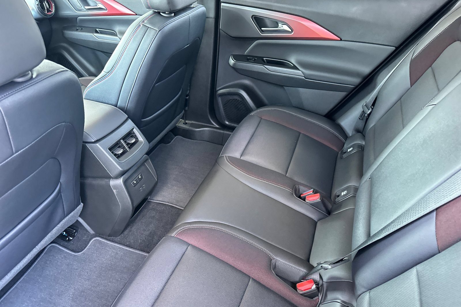 New 2025 Chevrolet Equinox EV RS w/ Active Safety Package 3 AWD/4WD image 12
