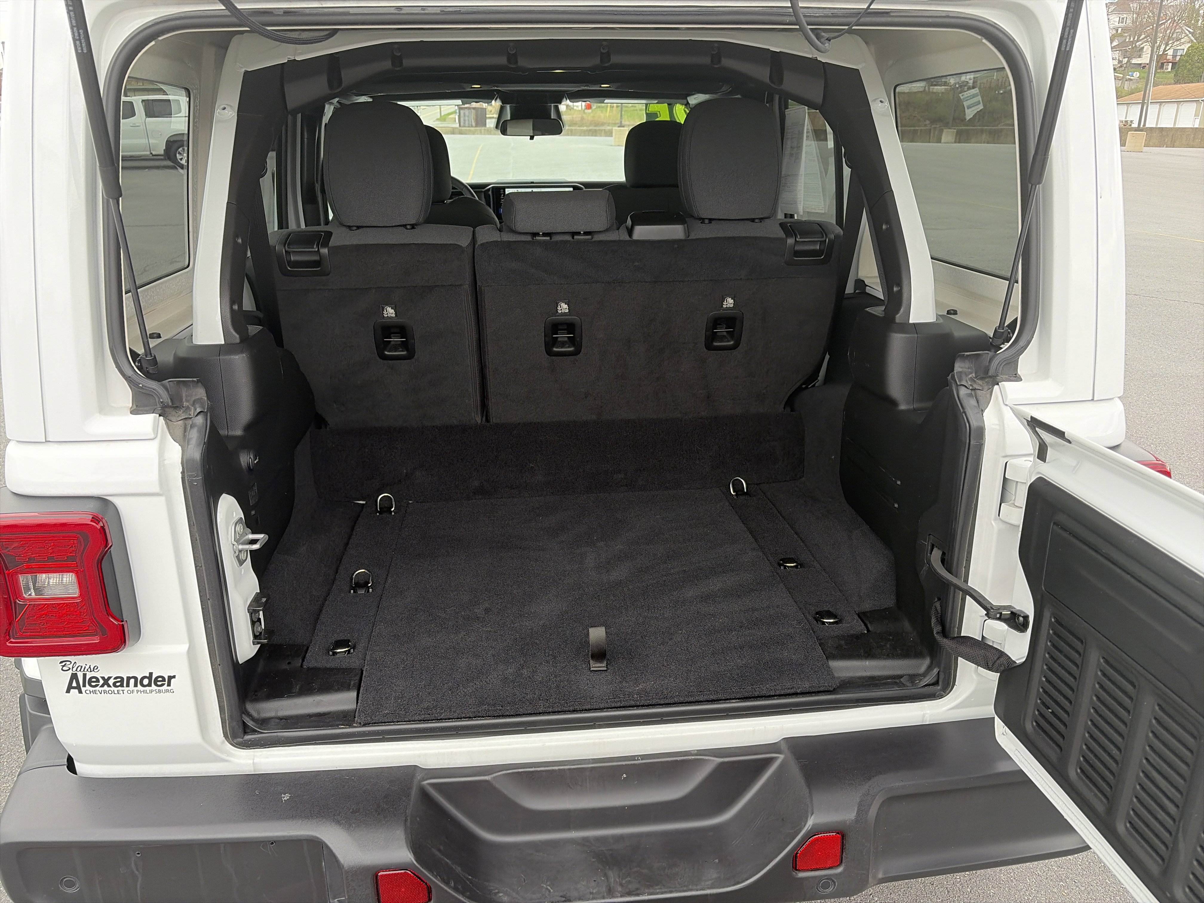 Used 2025 Jeep Wrangler Sahara w/ Safety Group AWD/4WD image 5