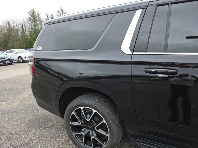Used 2023 Chevrolet Suburban LT w/ Luxury Package AWD/4WD image 35