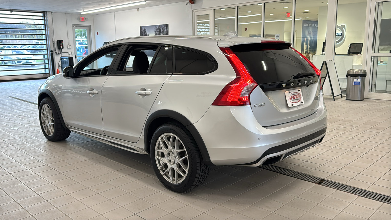 Used 2016 Volvo V60 T5 Cross Country w/ Convenience Package AWD/4WD image 7