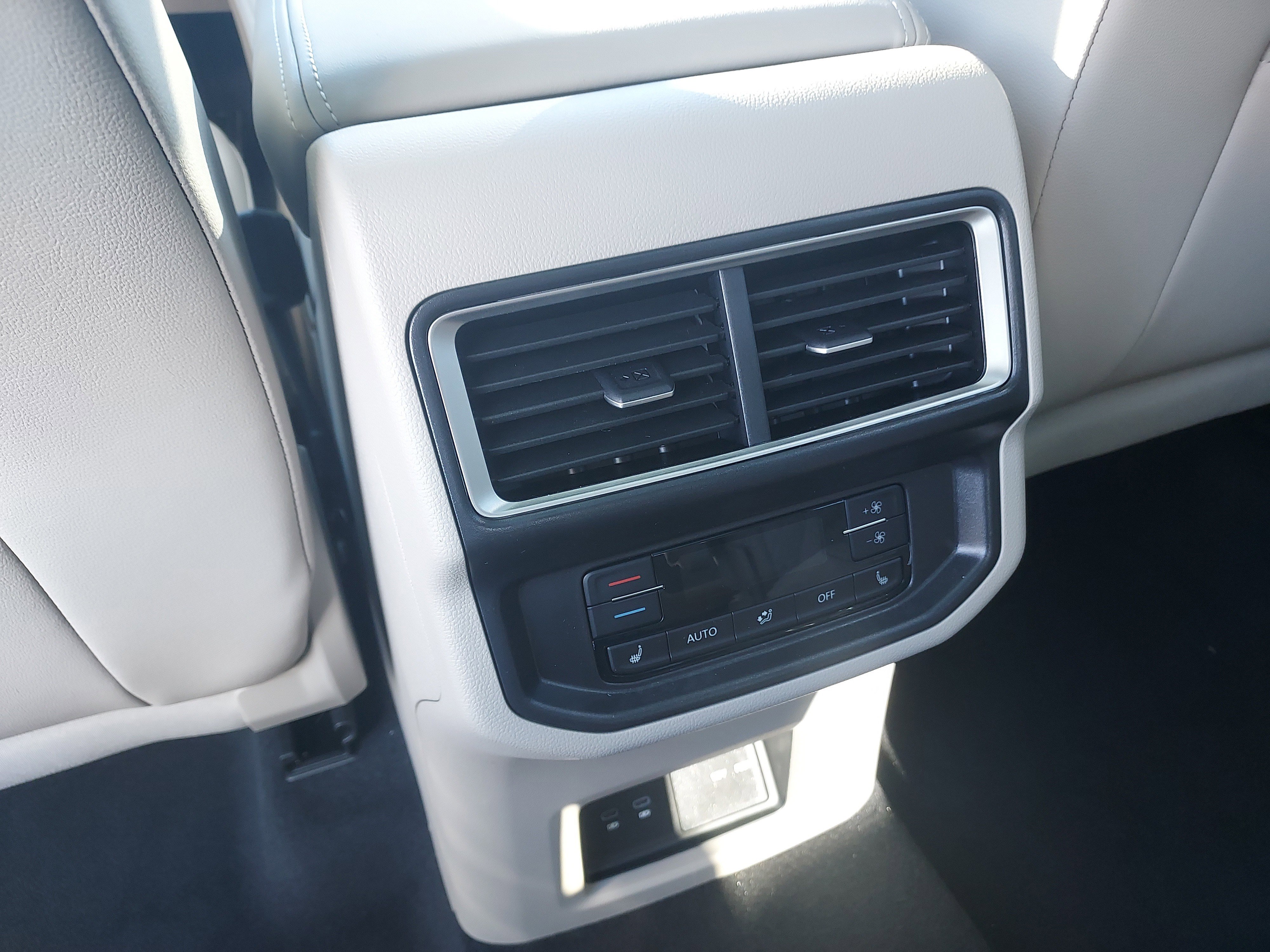 New 2026 Volkswagen Atlas SEL Premium R-Line image 18